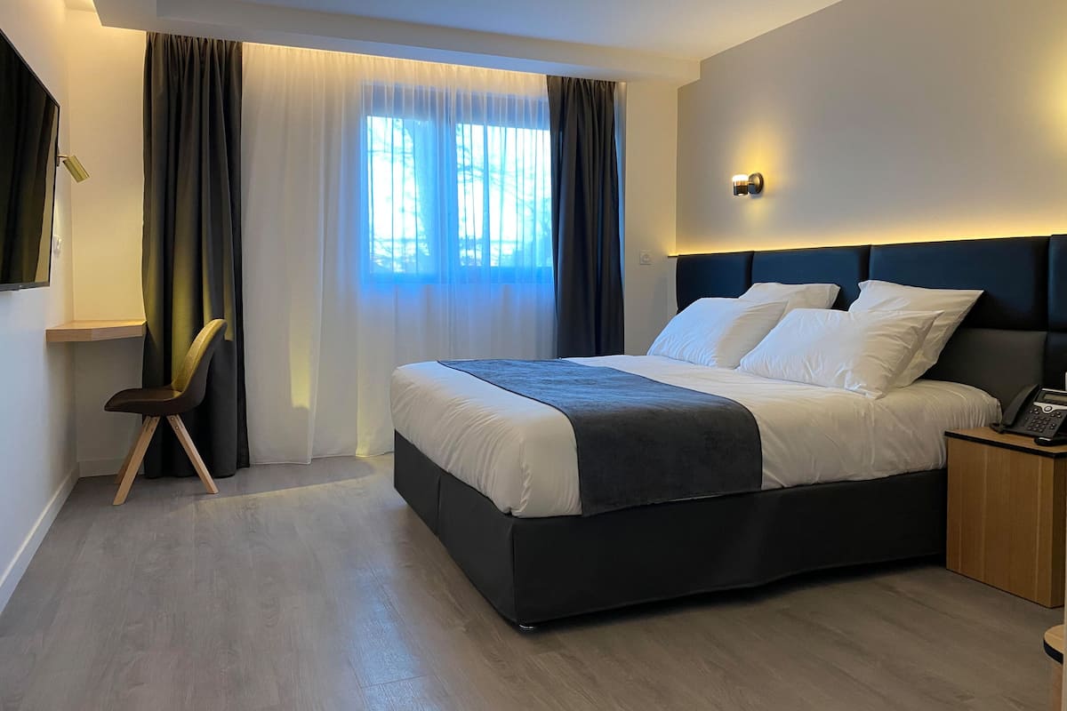 Superior-Doppel- oder -Zweibettzimmer