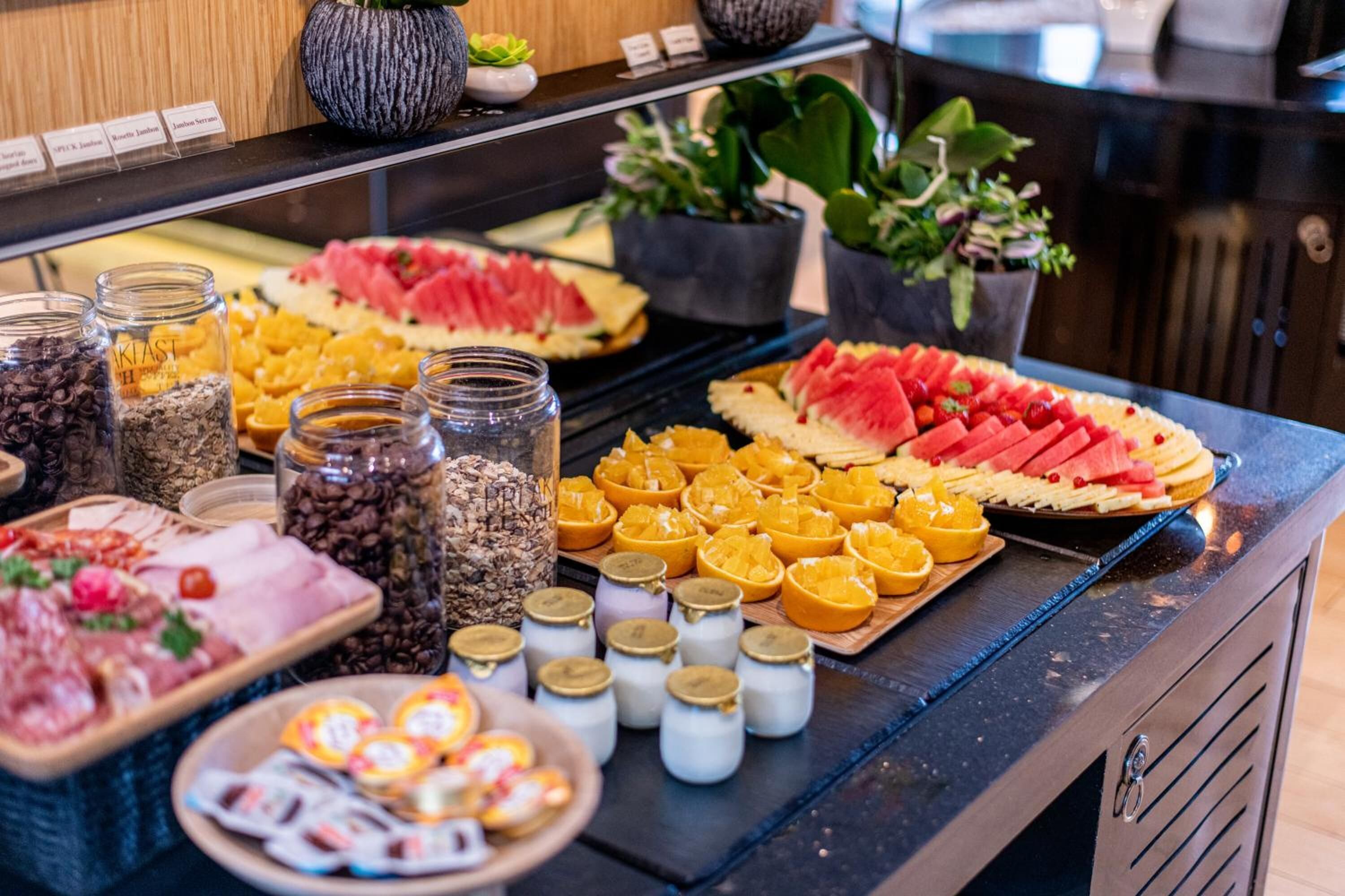 lunch and dinner served