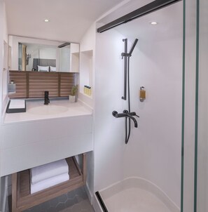 Shower, free toiletries, hair dryer, slippers - Hatta Sedr Trailers Resort (Hatta)