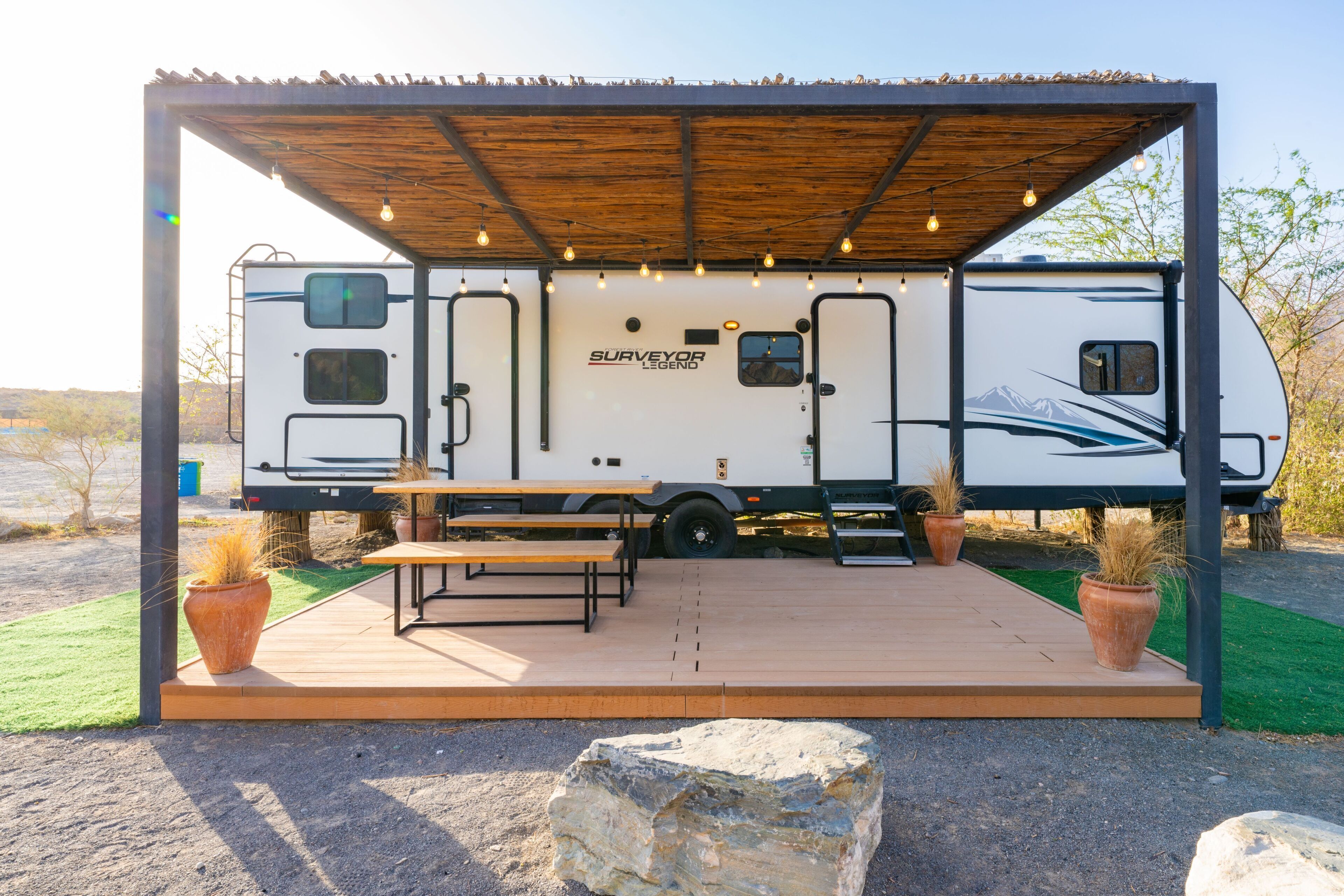 Deluxe Campers for Families and dog-friendly plus Adventure Activities | Terrasse/Patio