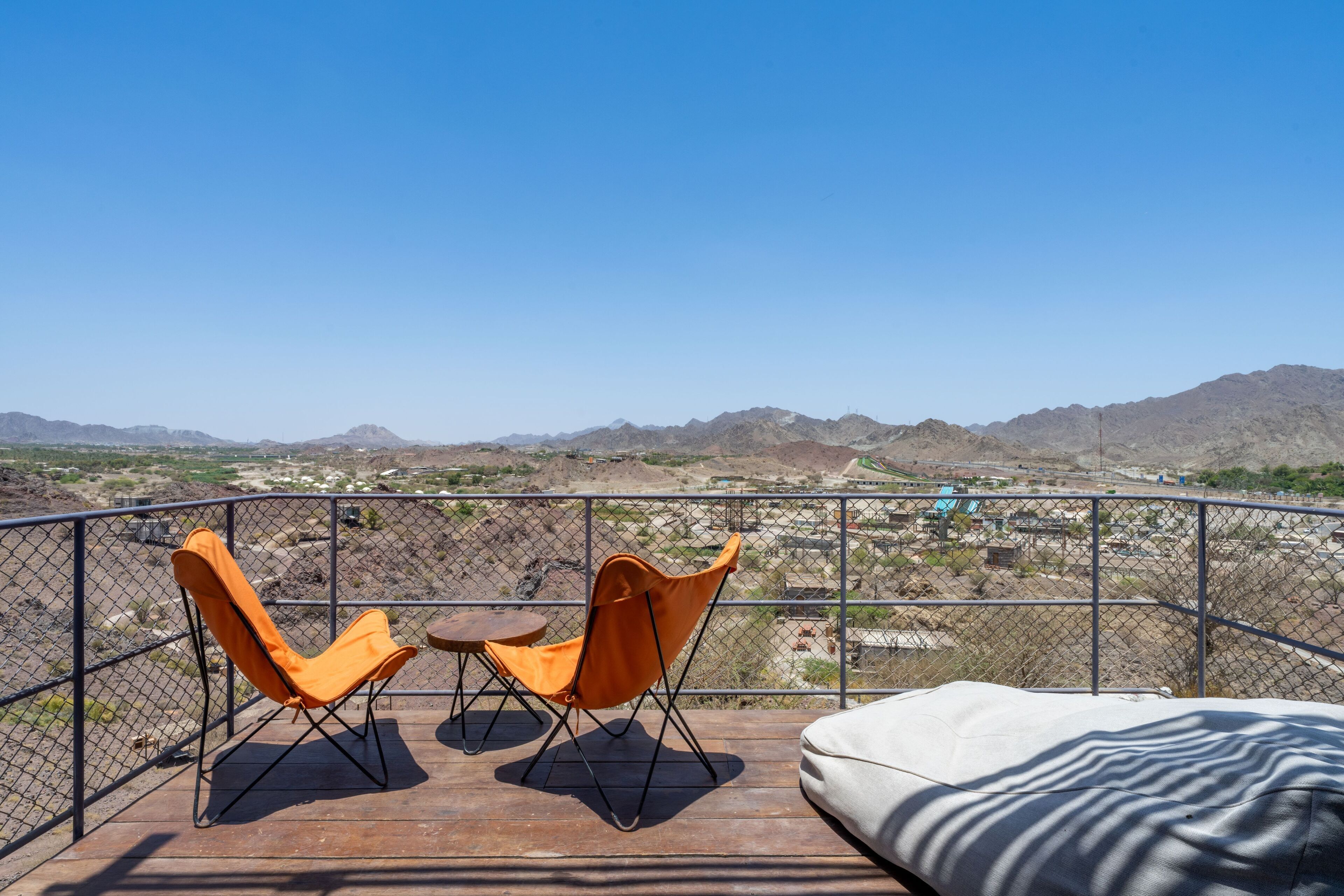 Deluxe Lodge with Mountain Backdrop and Complimentary Adventure Activities | Terrasse/Patio