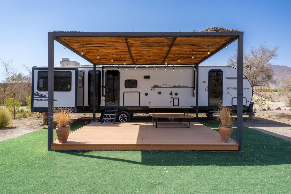 Elite Campers with Mountain Backdrop & Access to Adventure Activities | 迷你吧、遮光窗帘、熨斗/熨板、免费 WiFi