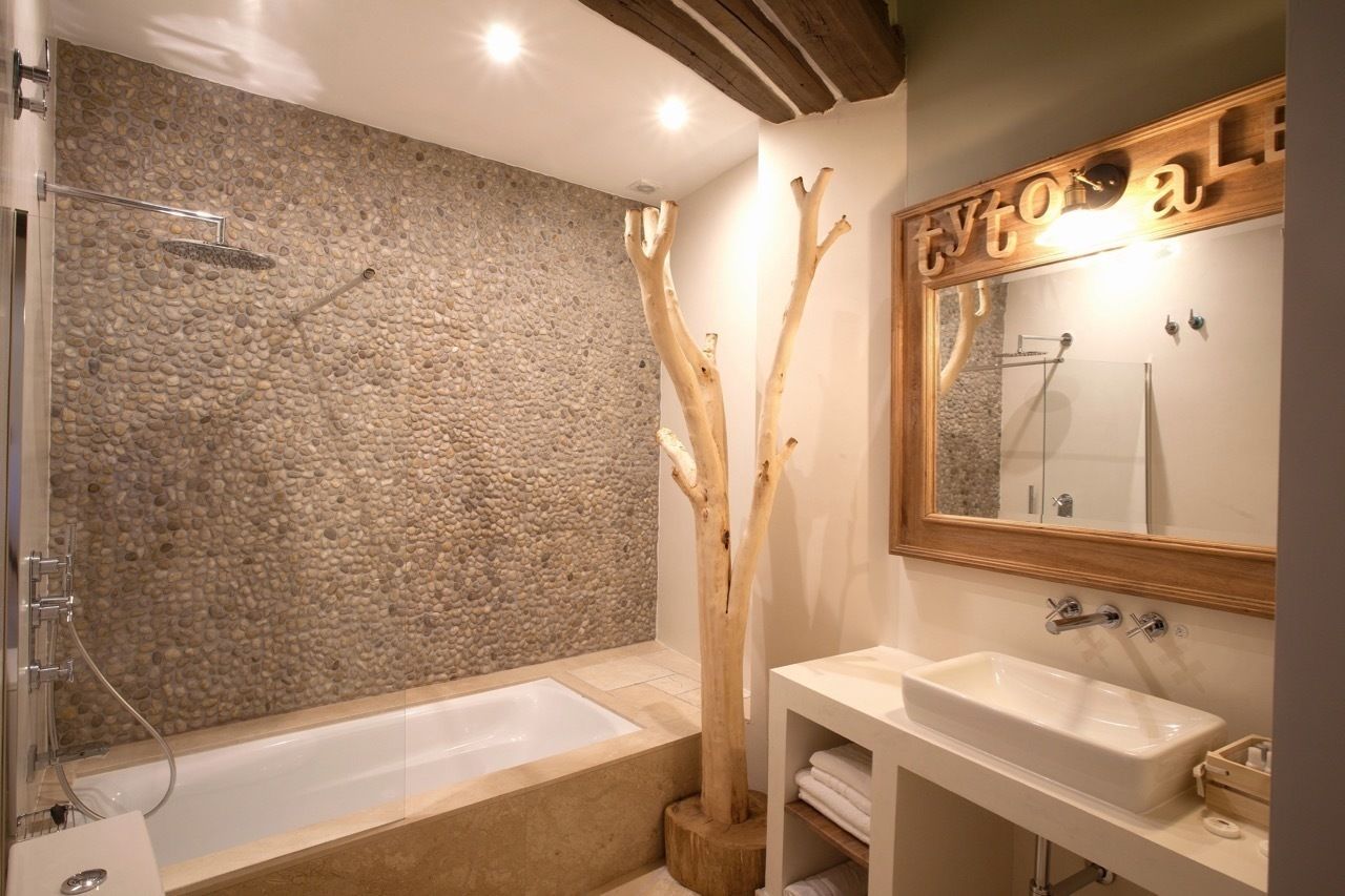 twin room | bathroom | free toiletries, hair dryer, slippers, towels