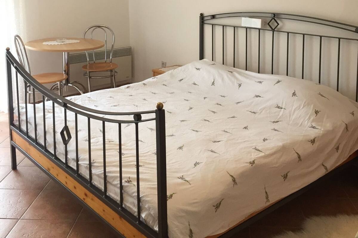 Classic Double Room, Sea View | Desk, WiFi (free), bed sheets
