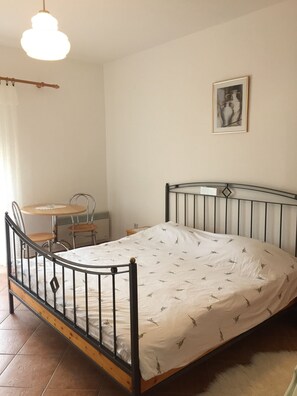 Classic Double Room, Sea View | Desk, free WiFi, bed sheets - Guesthouse Tariba (Rab)