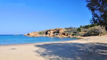 Pantai di sekitar