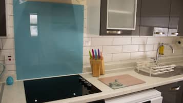 Ferienhaus, 2 Schlafzimmer | Eigene Küche | Großer Kühlschrank, Mikrowelle, Ofen, Herdplatte