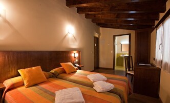 Habitación con 1 cama doble o 2 individuales, no fumadores | Wifi gratis y ropa de cama