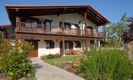 Property entrance. Casa Rural Otxoenea