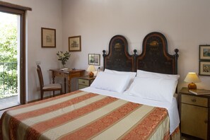 Habitación doble, terraza | 1 dormitorio, sistema de insonorización, wifi gratis y ropa de cama