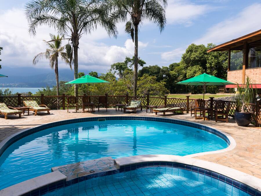 2 outdoor pools, open 9:00 AM to 10:00 PM, free pool cabanas