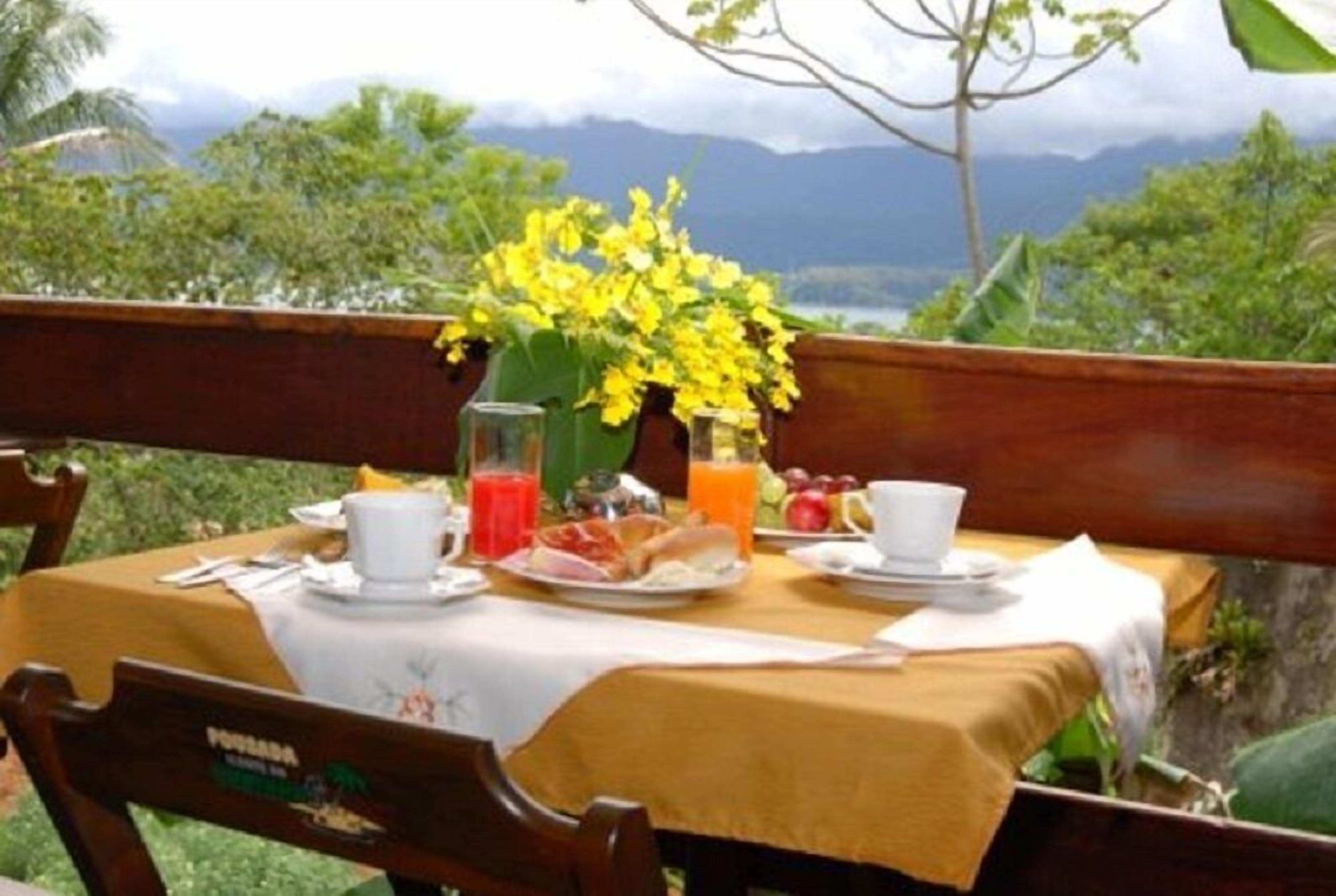 Café da manhã com buffet grátis todos os dias