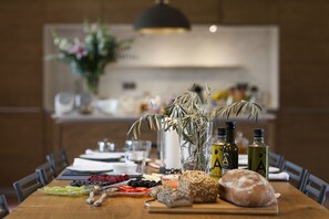 Dagelijks continentaal ontbijt (EUR 19 per persoon)