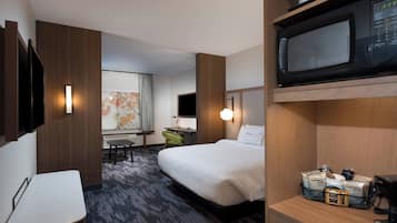 Suite, 1 très grand lit, non-fumeurs | Ameublement personnalisé, bureau