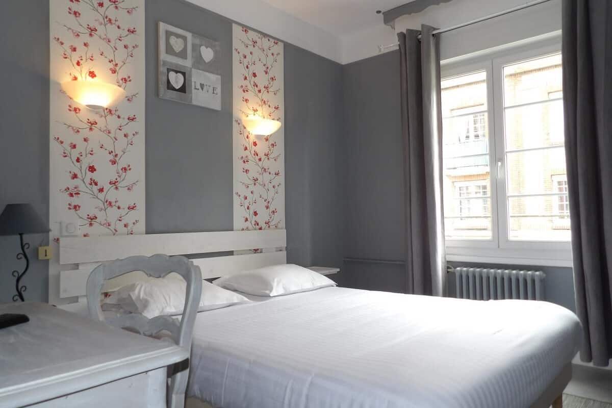 standard double room | individually decorated, individually furnished, desk, blackout curtains