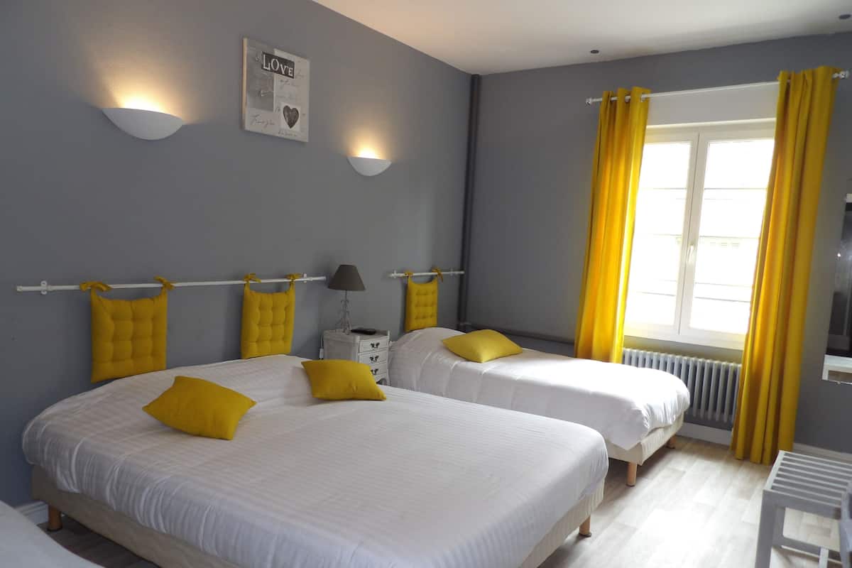 Triple Room | Individually decorated, individually furnished, desk, blackout curtains