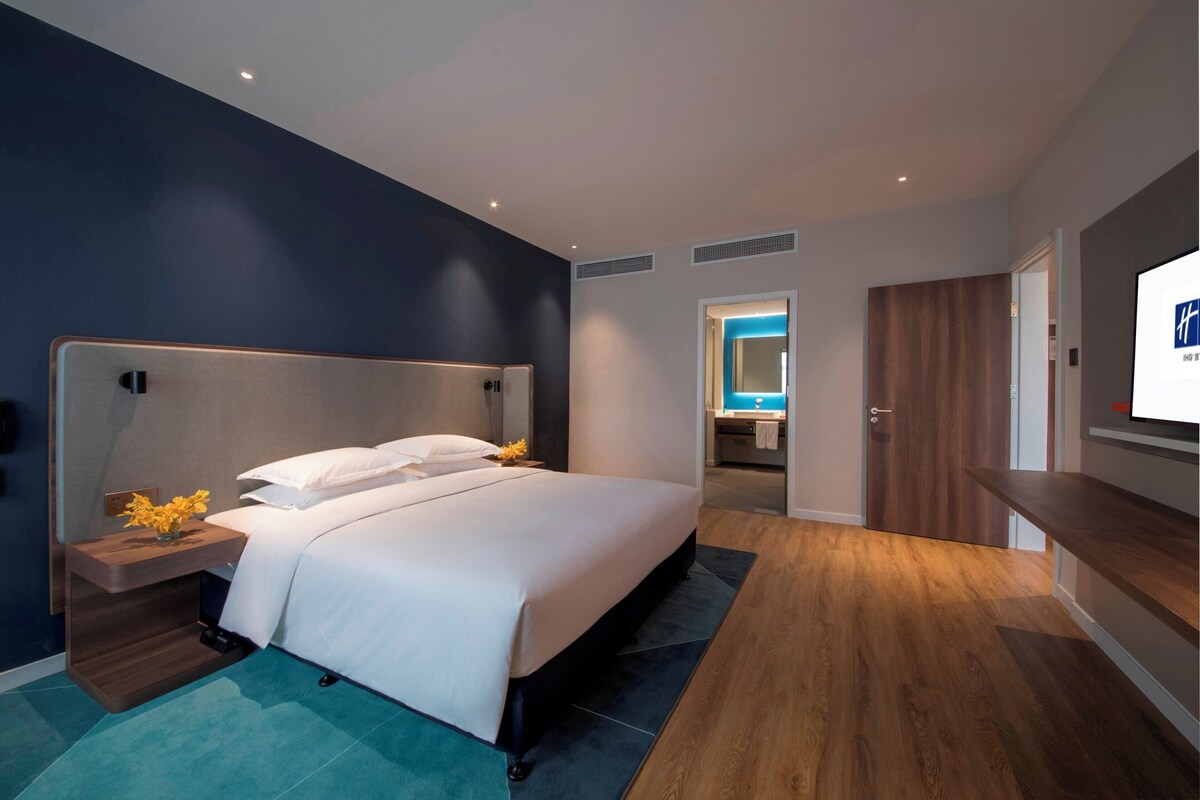Suite, 1 Bedroom | Premium bedding, down duvets, pillow-top beds, in-room safe