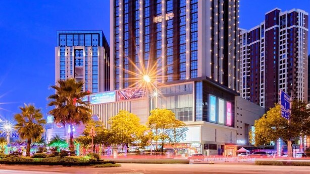 A high-rise hotel with a prominent sign reading "Howard Johnson Life". - Howard Johnson Life Changrong (Qinzhou)
