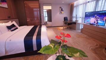 Dundyner, minibar, safe på rommet og skrivebord