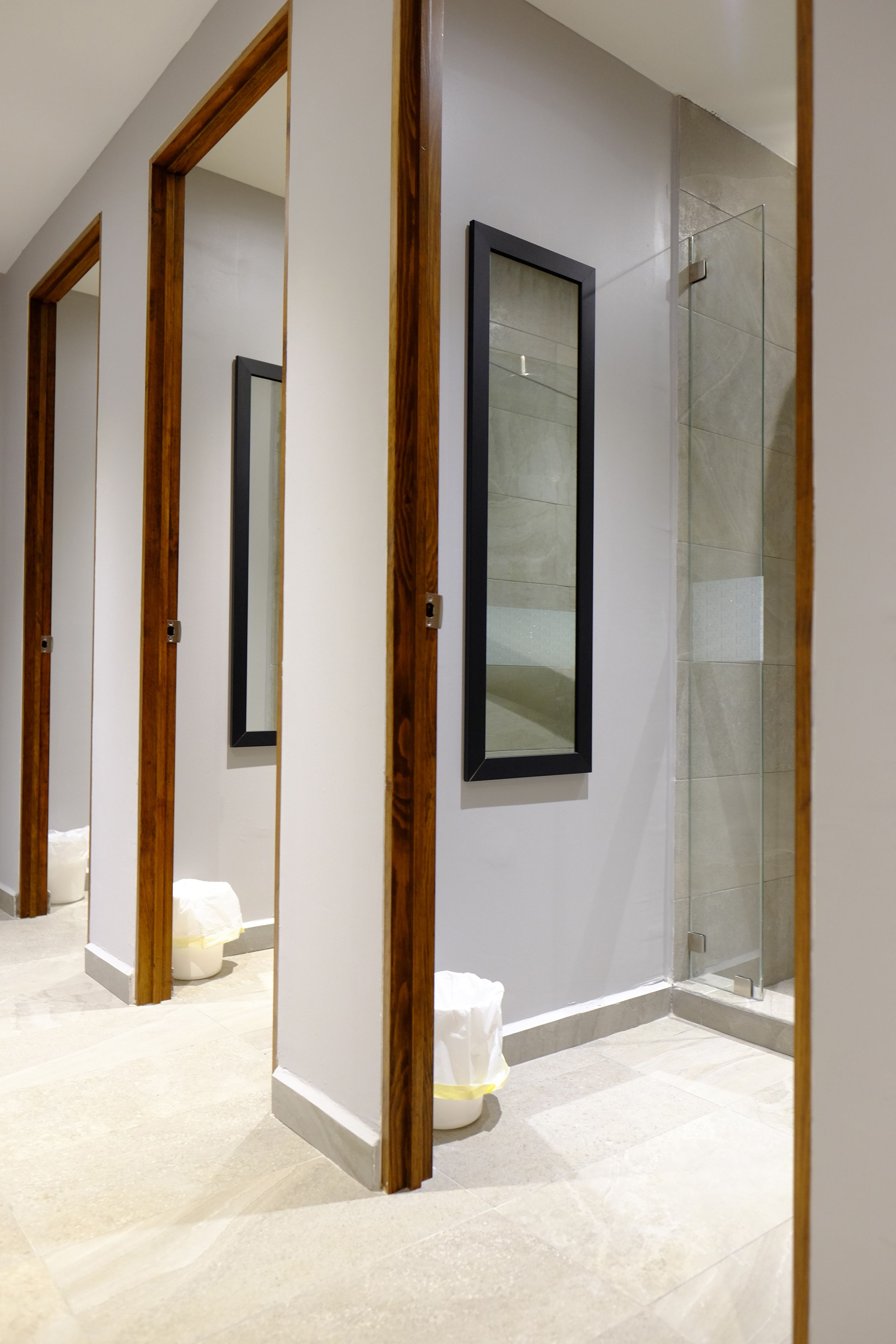 shower, free toiletries, towels