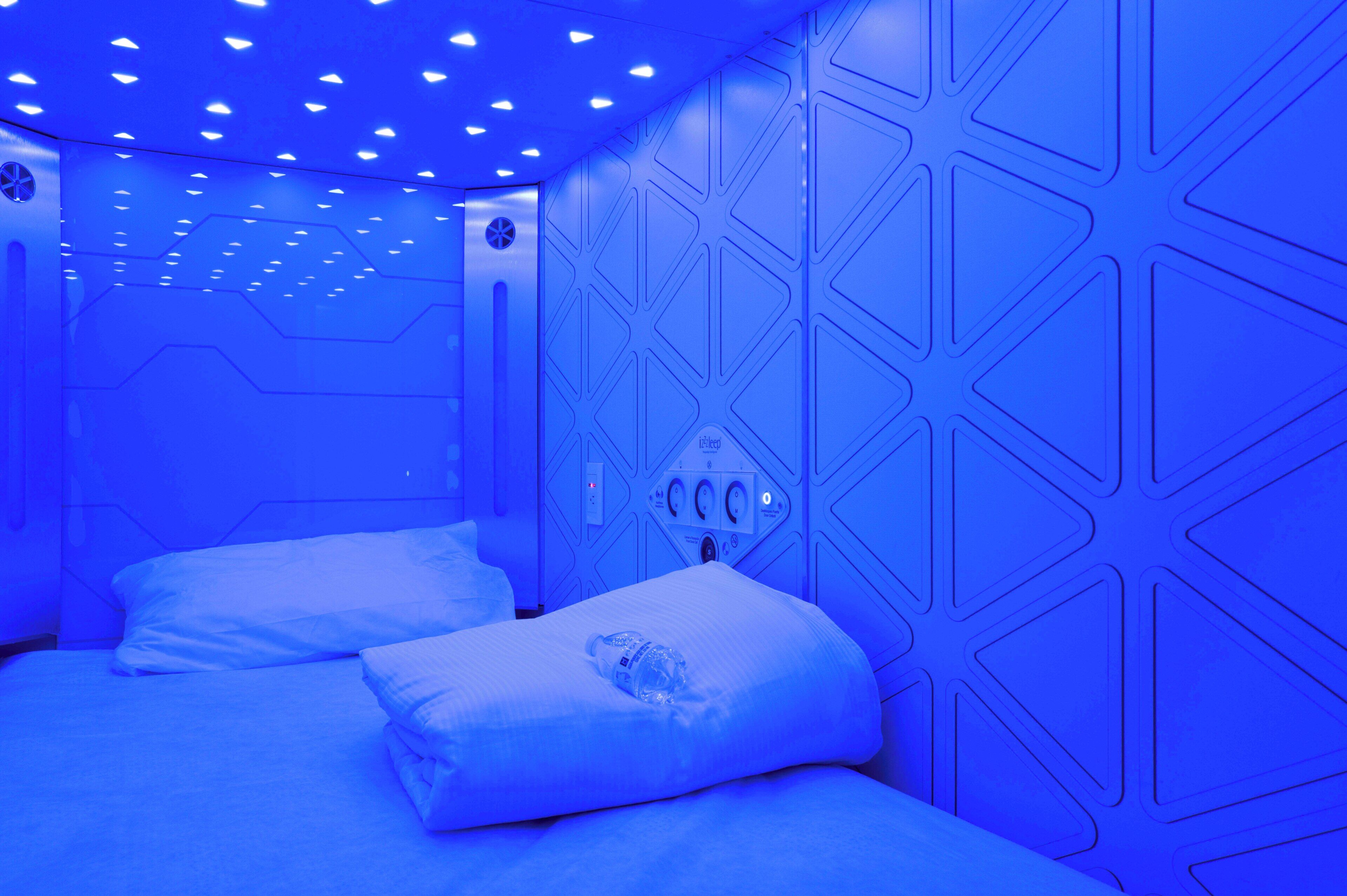 Premium capsule | Couette en duvet, coffre-fort, accès au Wi-Fi (inclus), literie fournie