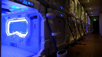 羽绒被、客房内保险箱、免费 WiFi、床单