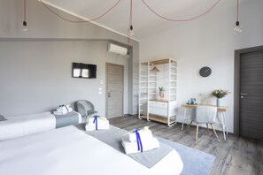 Triple Room | Hypo-allergenic bedding, in-room safe, desk, blackout drapes - Hotel Miceli - Civico 50 (Florence)
