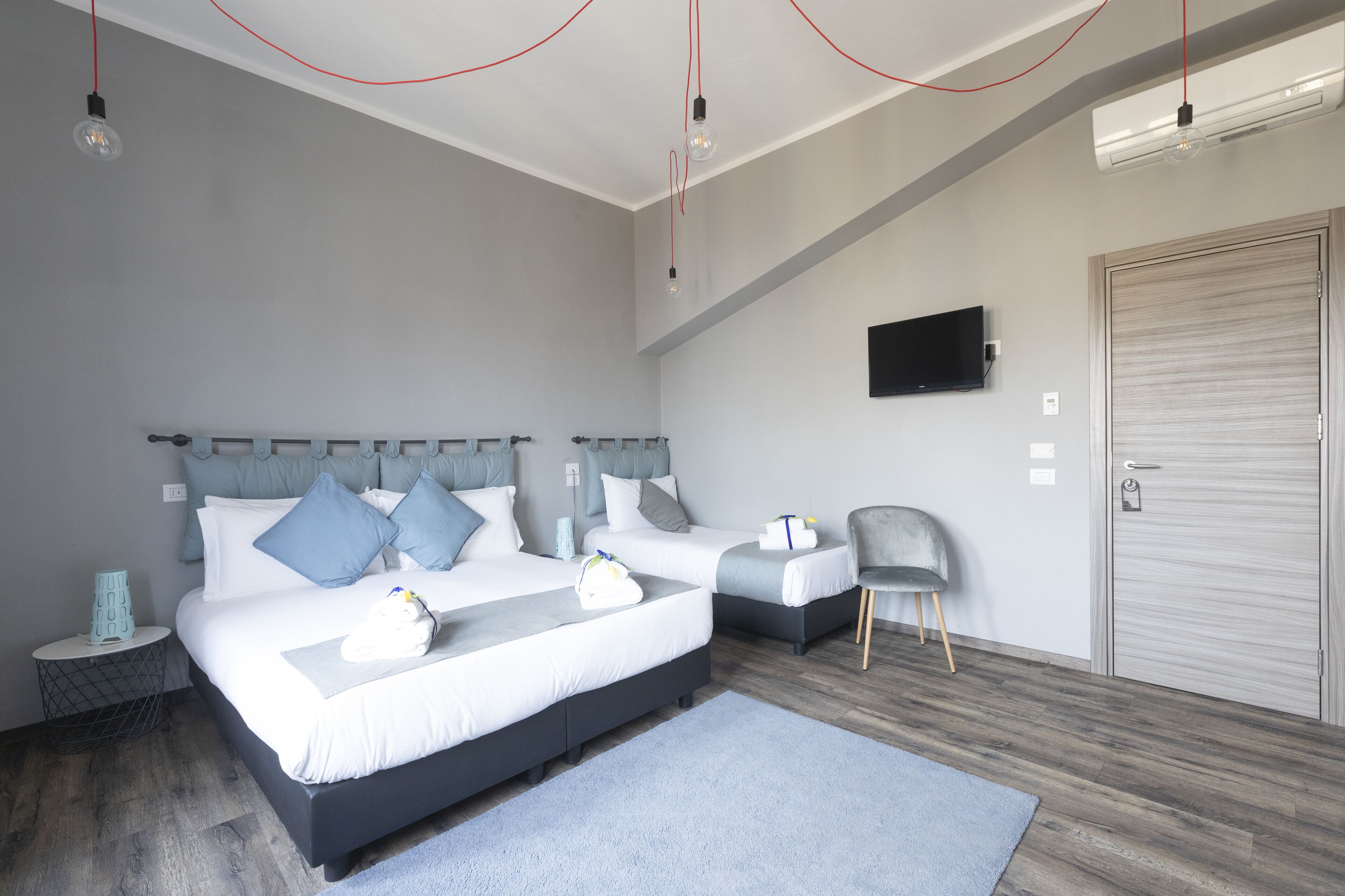 triple room | hypo-allergenic bedding, in-room safe, desk, blackout curtains