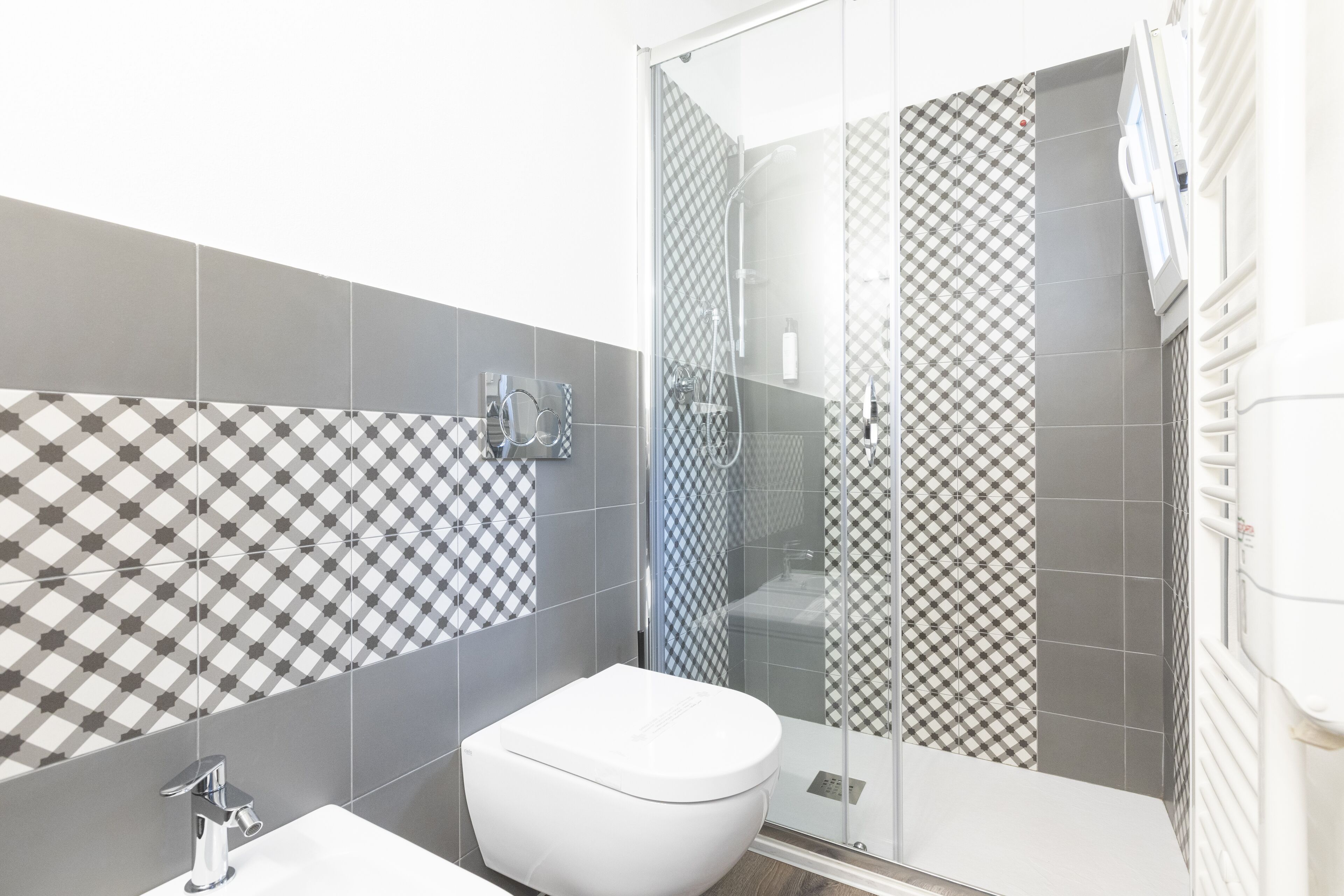 double room | bathroom | shower, free toiletries, hair dryer, bidet