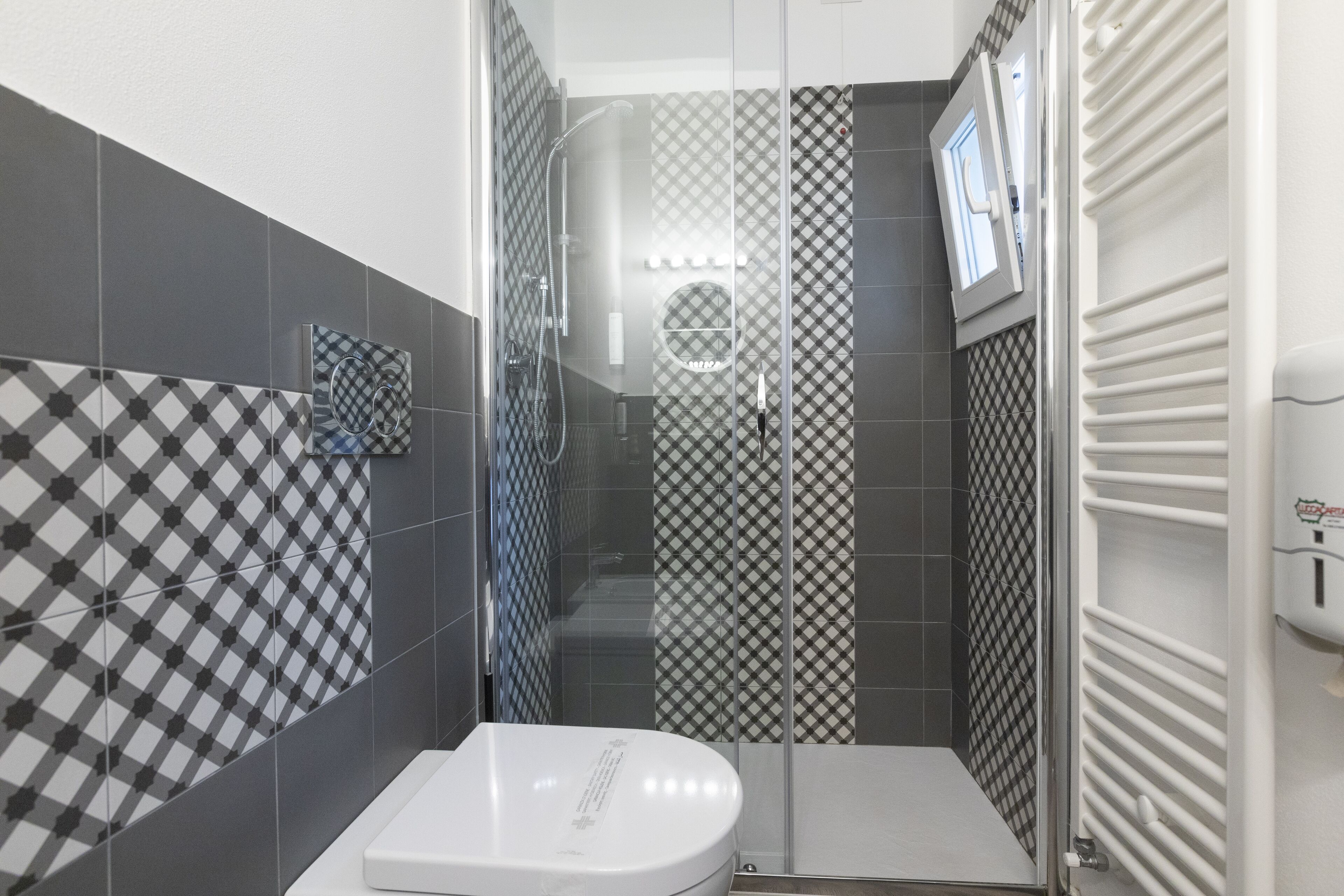 double room | bathroom | shower, free toiletries, hair dryer, bidet