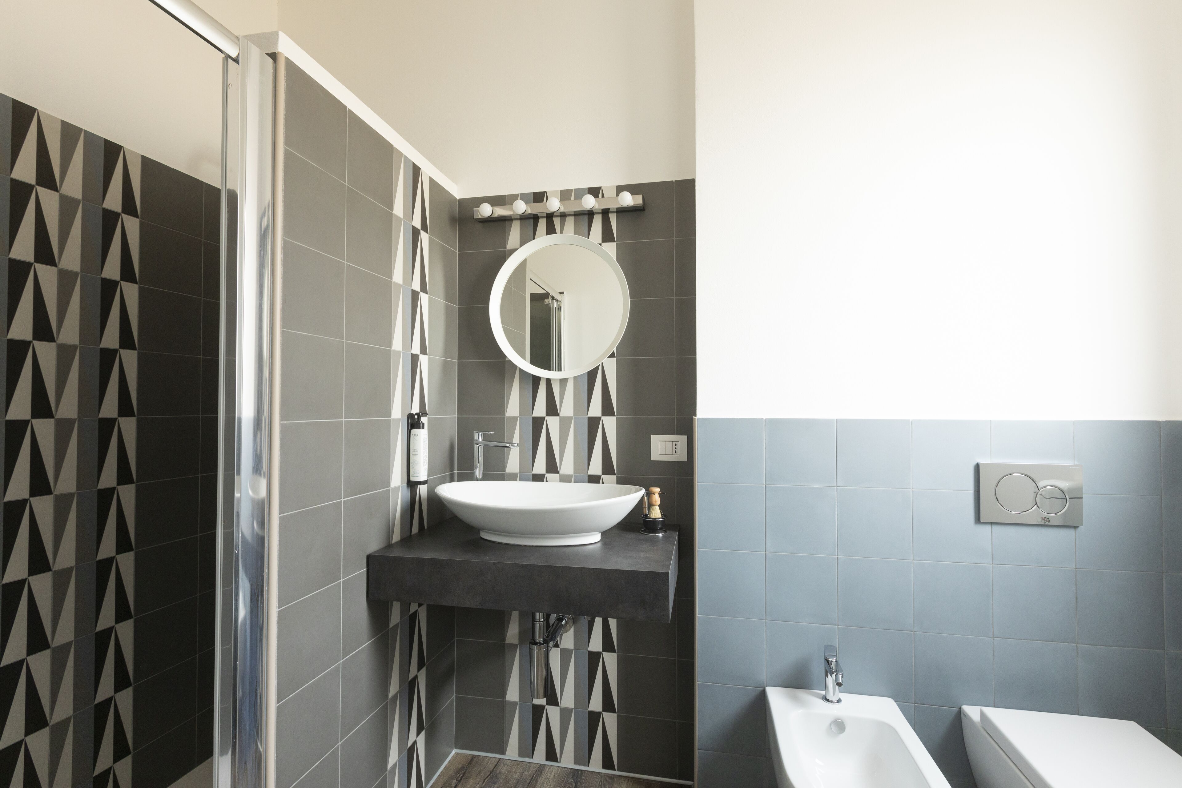 triple room | bathroom | shower, free toiletries, hair dryer, bidet
