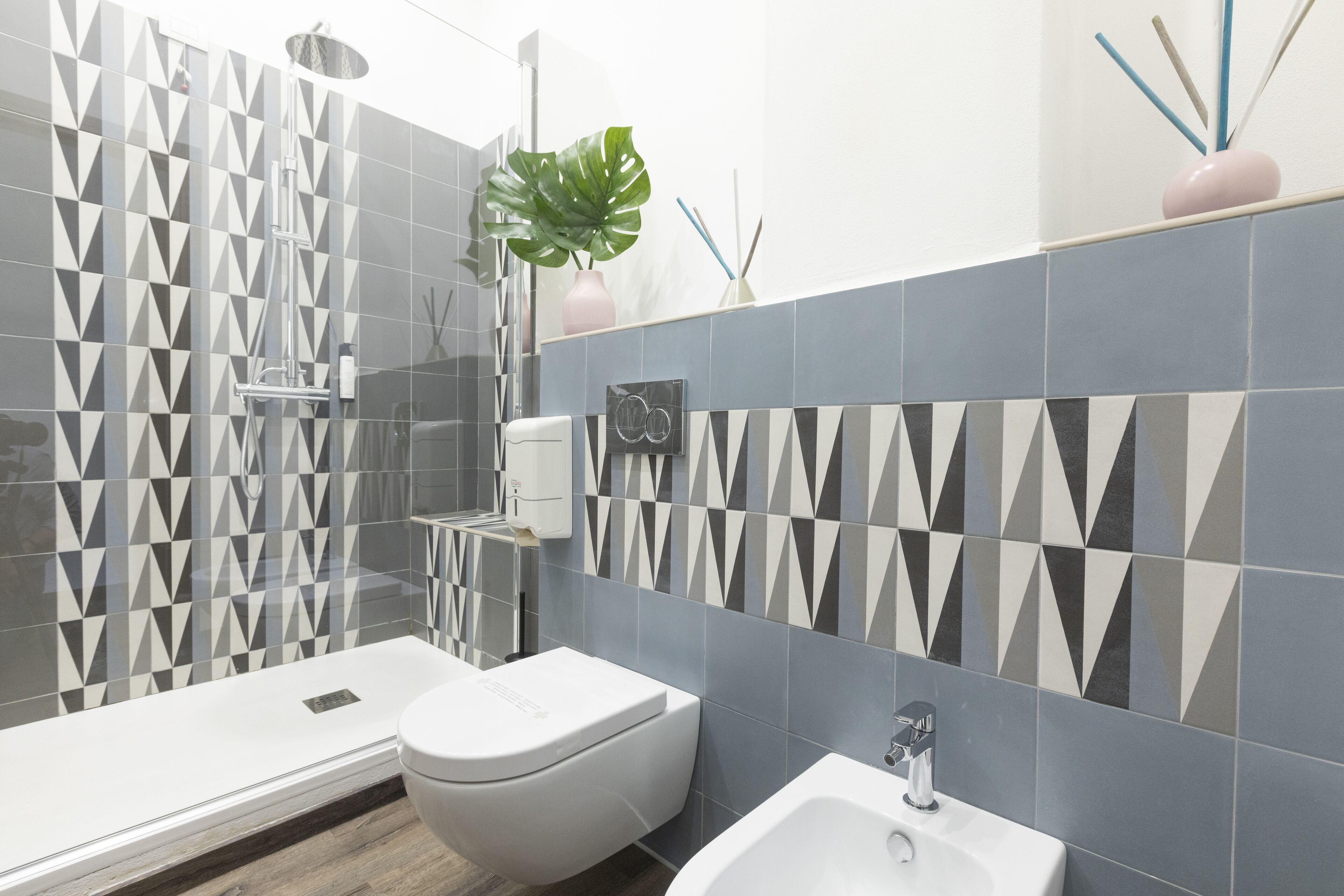 superior double room | bathroom | shower, free toiletries, hair dryer, bidet