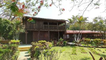 Khuôn viên nơi lưu trú