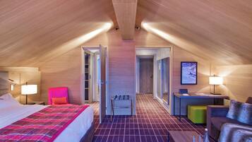 Honey Suite | Hochwertige Bettwaren, Zimmersafe, individuell dekoriert