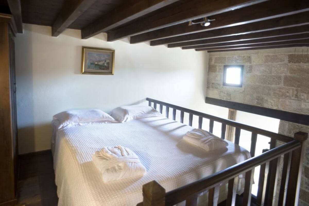 In-room safe, free WiFi, bed sheets