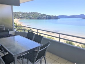 تناول الطعام بالخارج