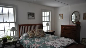 7 多间卧室、办公桌、免费 WiFi、床单