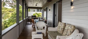 'Woodlands at Beachview' by Accom Holidays