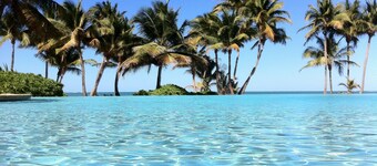 Inside The Wyndham Resort Casino & Spa/ Across From Rain Forest / New  & Updated