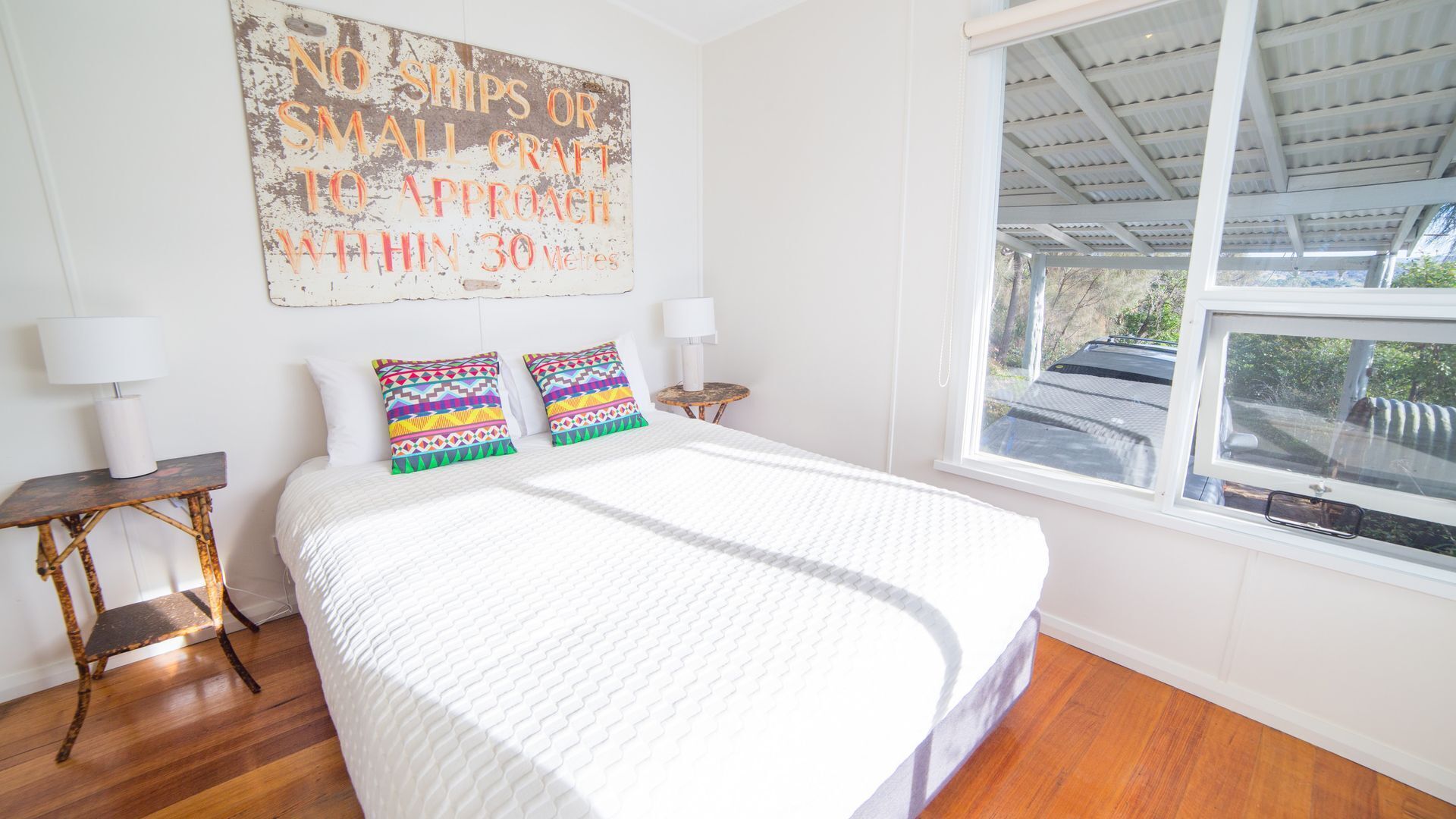 The Hideaway at Swansea - absolute beachfront — image 7