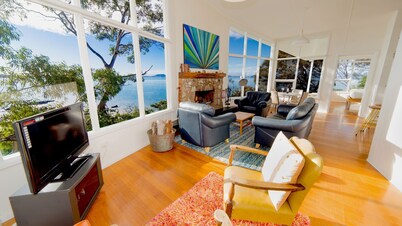 The Hideaway at Swansea - absolute beachfront