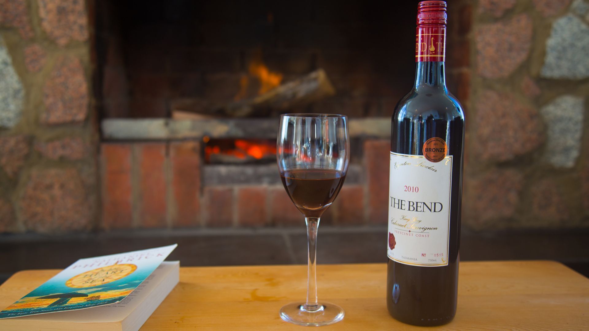 The Hideaway at Swansea - absolute beachfront — image 2