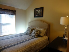 2 室のベッドルーム、アイロン / アイロン台、WiFi (無料)、ベッドシーツ