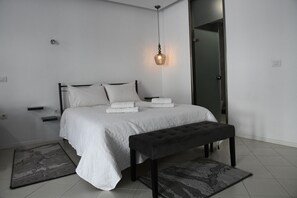 1 chambre, bureau, fer et planche à repasser, Wi-Fi gratuit