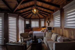 Cofres nos quartos, ferros/tábuas de passar roupa, Wi-Fi de cortesia