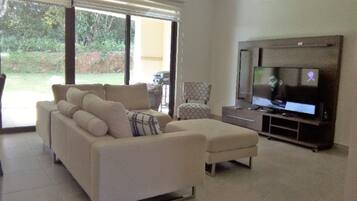 Familie maisonnette, 2 slaapkamers, niet-roken, bubbelbad | Televisie