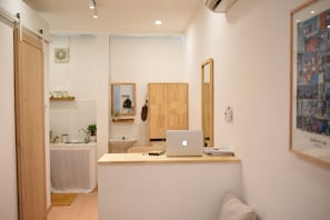 Lobby - innalley no.4 - Bright & Airy townhouse in central District 1 (Ho Chi Minh)