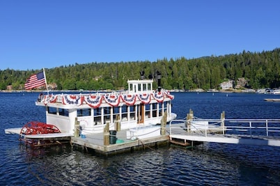 Lakeside access! Peek of lake, Clean, updated 3Bdr, 2Ba, with loft. Sleeps 8 