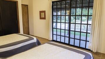 6 bedrooms, free WiFi, bed sheets