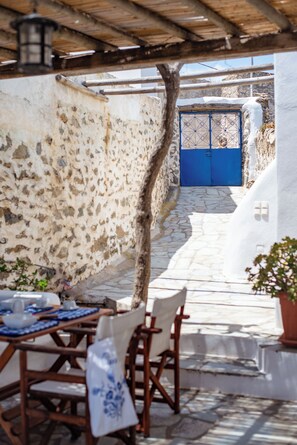 Outdoor dining - VILLA CYCLADES NAXOS (Naxos)